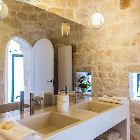 Borgo Canonica 4*