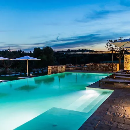 Borgo Canonica فندق تْشيستيرنِنو