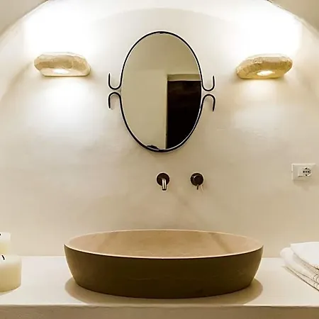 Borgo Canonica فندق تْشيستيرنِنو
