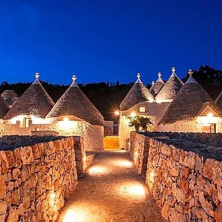 Borgo Canonica فندق 4*