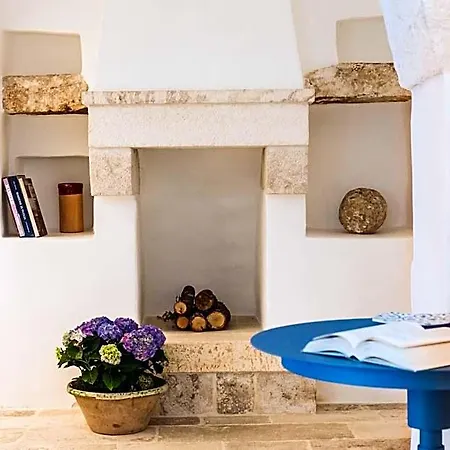 Borgo Canonica فندق تْشيستيرنِنو