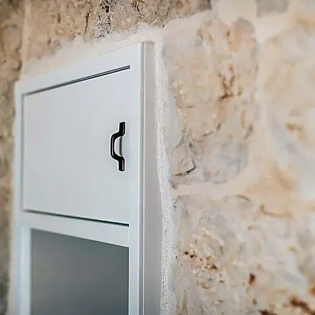 Borgo Canonica فندق تْشيستيرنِنو