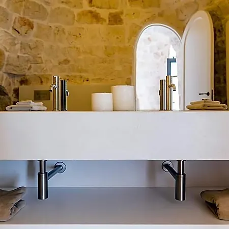 Borgo Canonica 4*