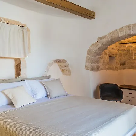 Borgo Canonica 4* تْشيستيرنِنو