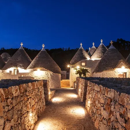 Borgo Canonica فندق تْشيستيرنِنو