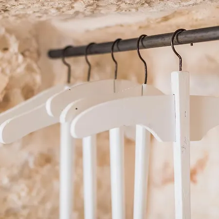 Borgo Canonica فندق تْشيستيرنِنو